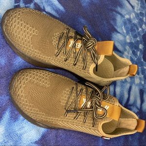 Suadex Athletic Shoes: Men Size 8.5/Women Size 9